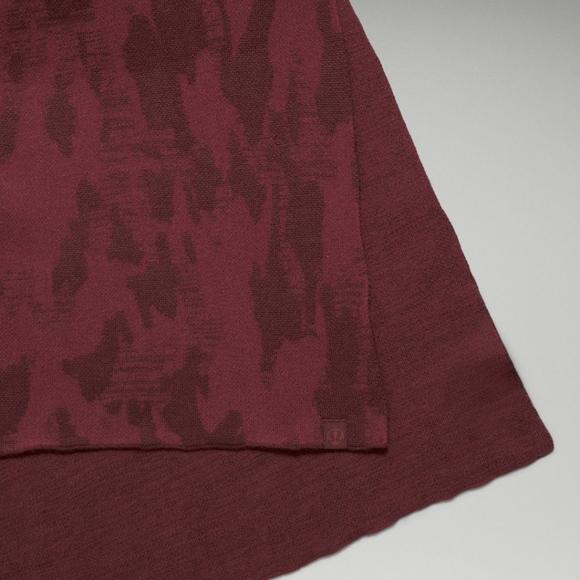 NWT - Lululemon Red Oversized Jacquard cameo scarf 🧣 - Picture 3 of 6